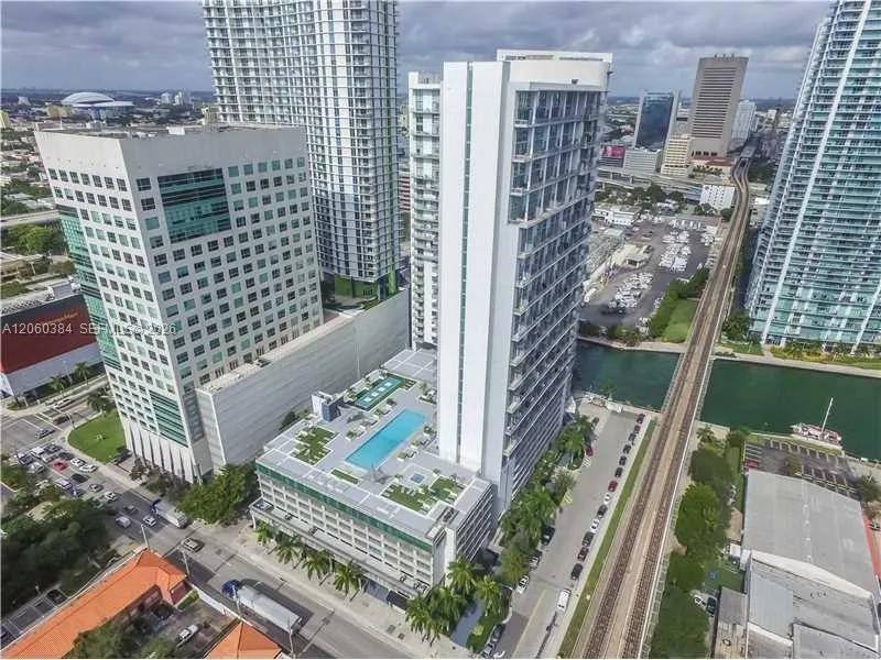 Foto de propiedad en 690 SW 1st Court 1923, Miami, FL 33130 Miami con MLS# 