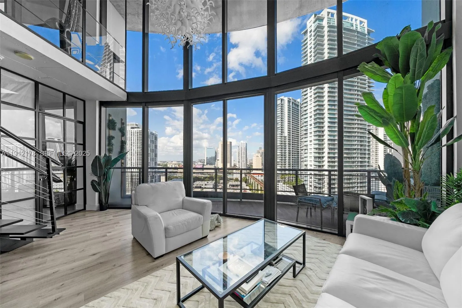 Foto de propiedad en 690 SW 1st Court 2101, Miami, FL 33130 Miami con MLS# 