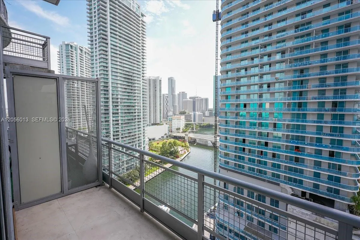 Foto de propiedad en 690 SW 1st Court 2306, Miami, FL 33130 Miami con MLS# 