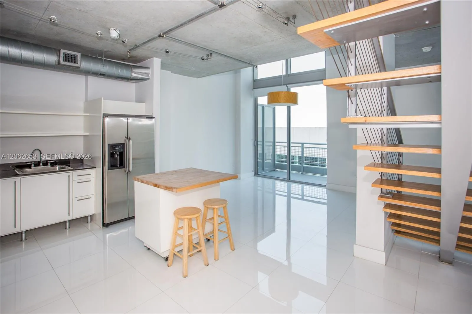 Foto de propiedad en 690 SW 1st Court PHI20, Miami, FL 33130 Miami con MLS# 