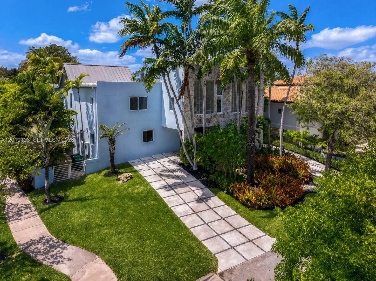 Foto de propiedad en 690 Warren Lane, Key Biscayne, FL 33149 Key Biscayne con MLS# 