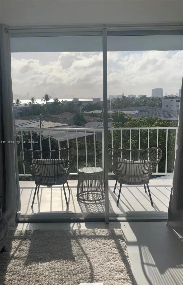 Foto de propiedad en 6900 Bay Drive 5A, Miami Beach, FL 33141 Miami Beach con MLS# 