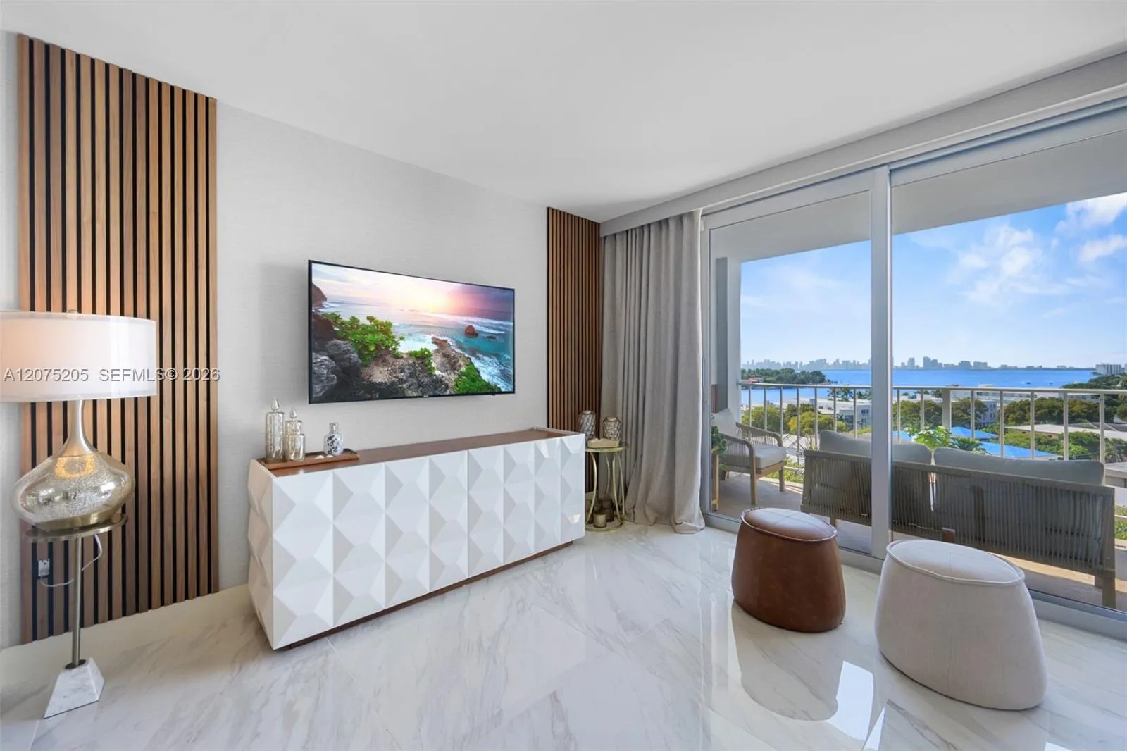 Foto de propiedad en 6900 Bay Drive 8A, Miami Beach, FL 33141 Miami Beach con MLS# 