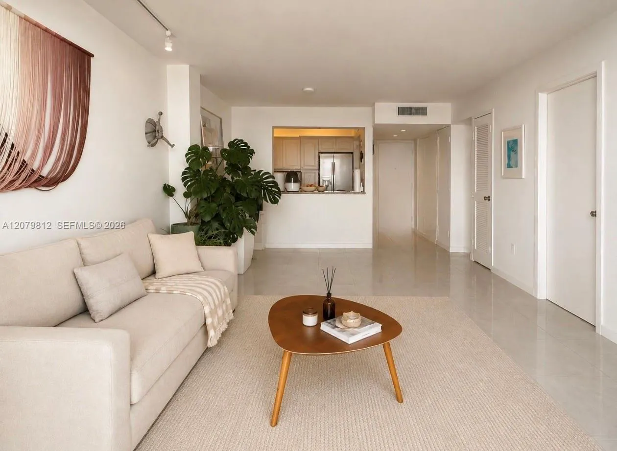 Foto de propiedad en 6900 E Bay Drive 9L, Miami Beach, FL 33141 Miami Beach con MLS# 