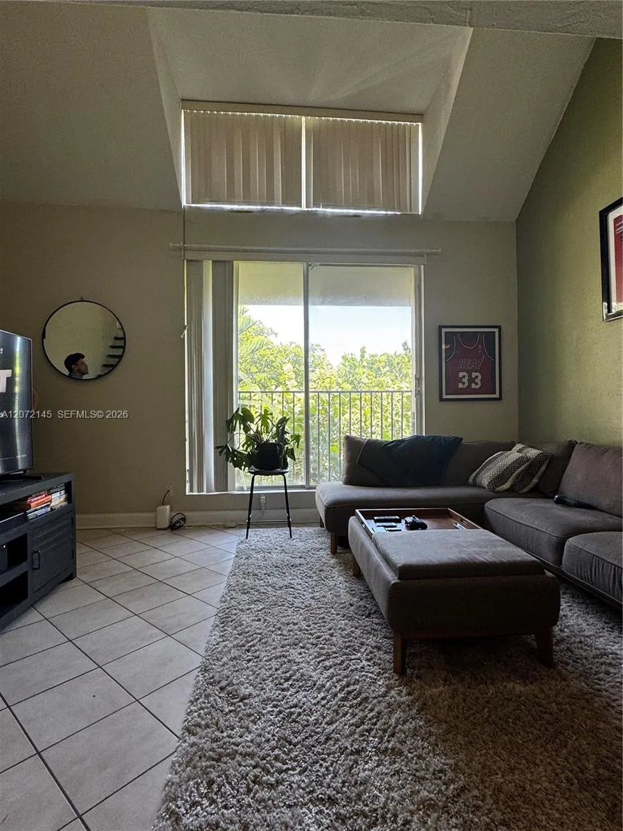 Foto de propiedad en 6900 N Kendall Drive A403, Pinecrest, FL 33156 Pinecrest con MLS# 