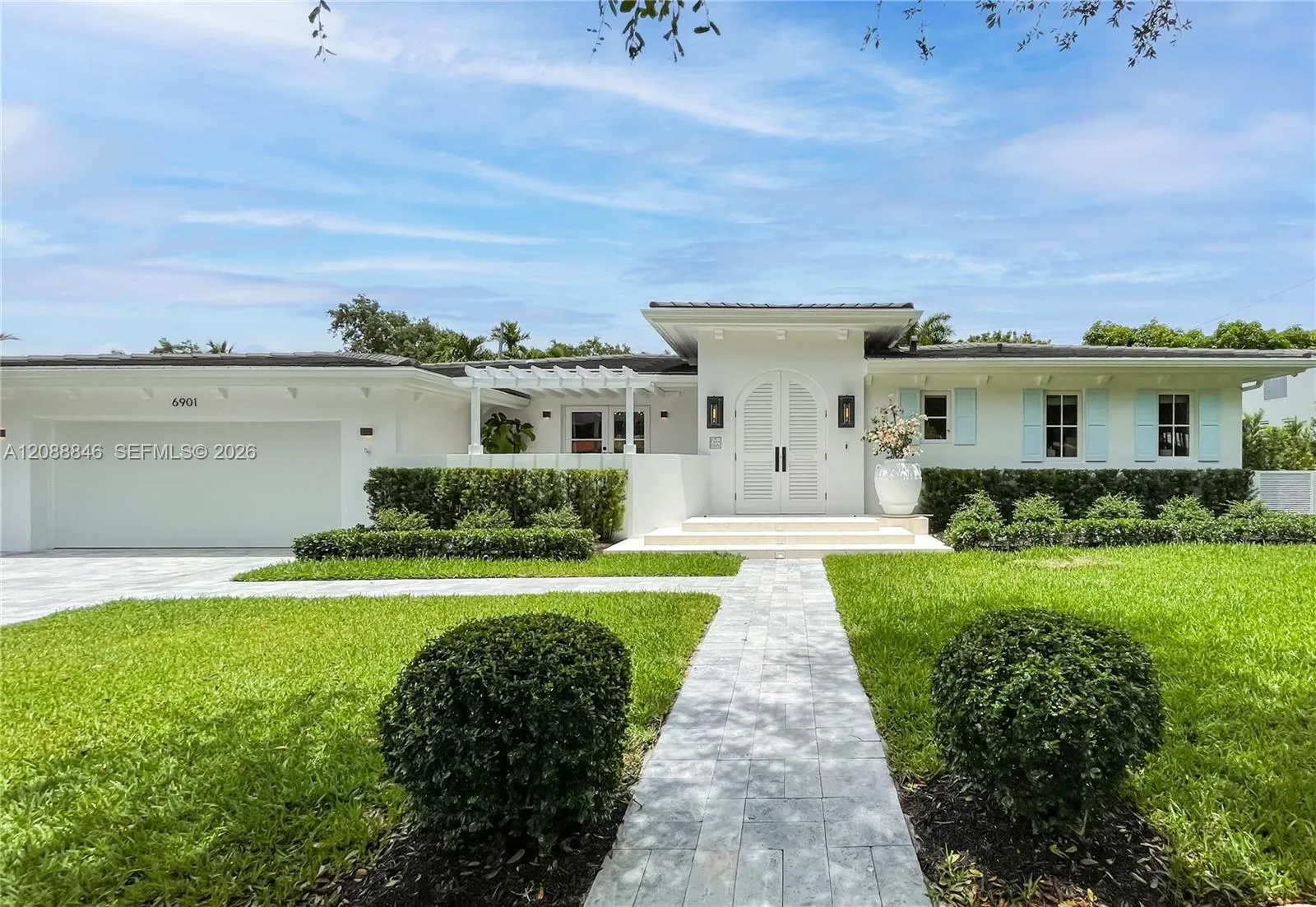 Foto de propiedad en 6901 Almansa Street 0, Coral Gables, FL 33146 Coral Gables con MLS# 