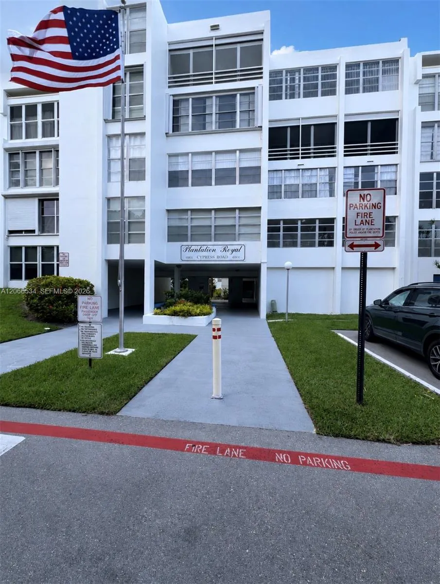 Foto de propiedad en 6901 Cypress Road B17, Plantation, FL 33317 Plantation con MLS# 