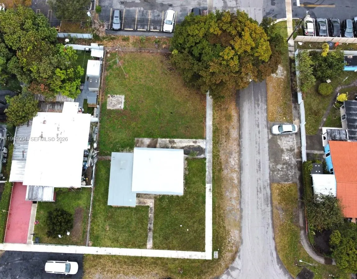 En Venta 691 E 48th Street, Hialeah, FL 33013, Hialeah, FL 33013
