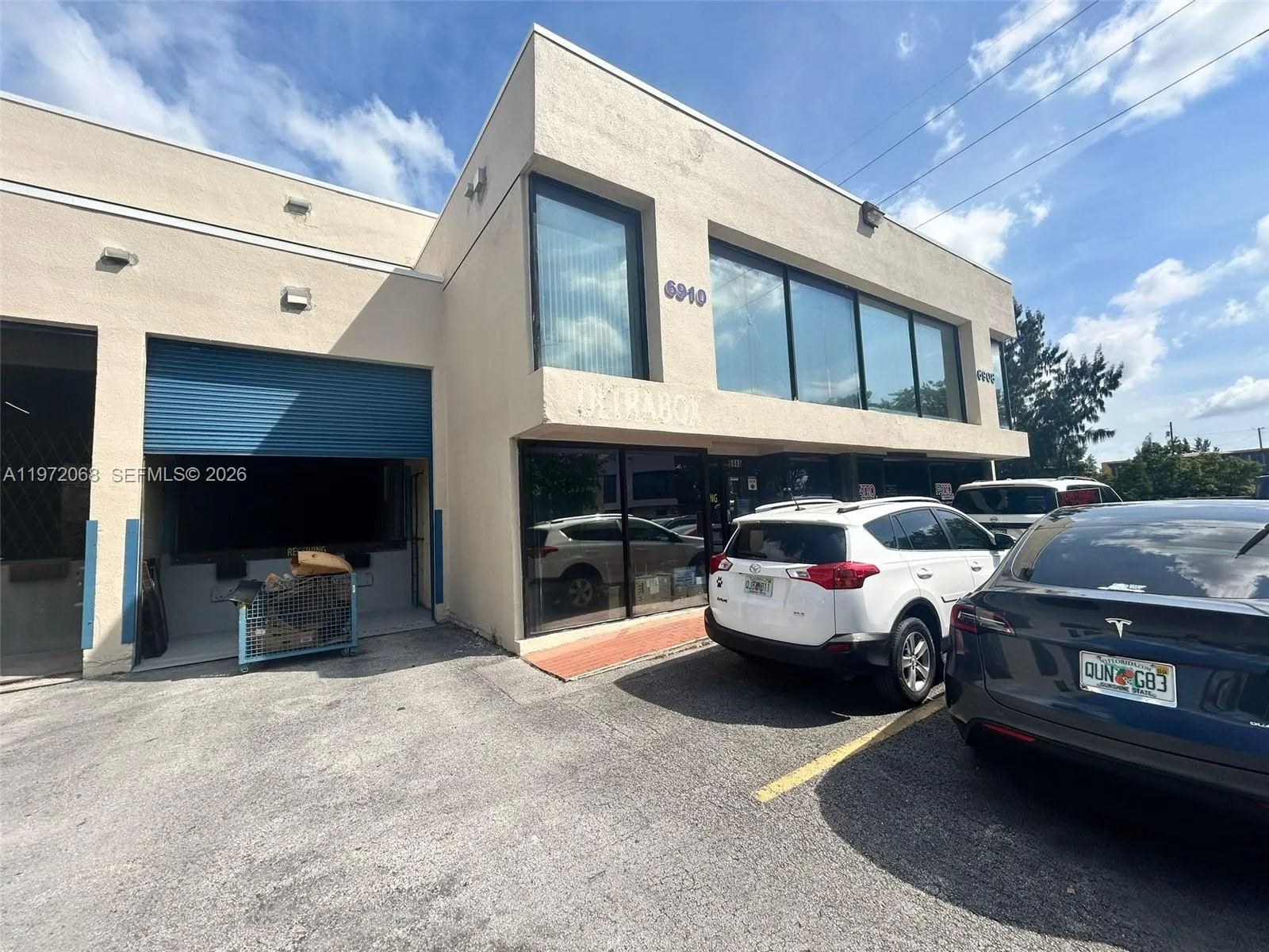 Foto de propiedad en 6910 NW 50th Street 4-1, Miami, FL 33195 Miami con MLS# 