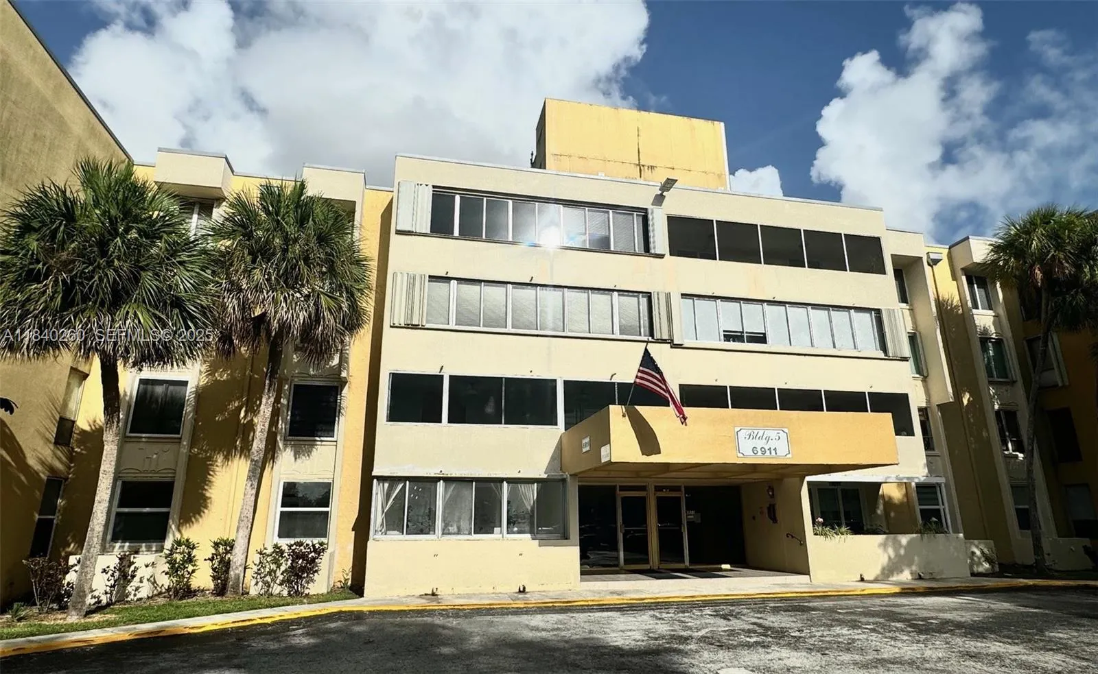 Foto de propiedad en 6911 SW 147th Avenue 3C, Miami, FL 33193 Miami con MLS# 