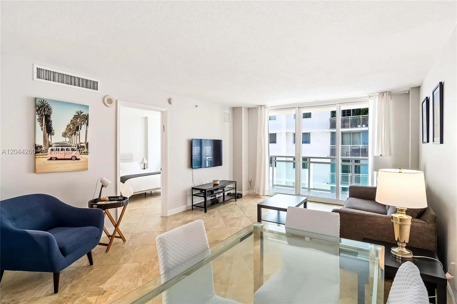 Foto de propiedad en 6917 Collins Avenue 1012, Miami Beach, FL 33141 Miami Beach con MLS# 