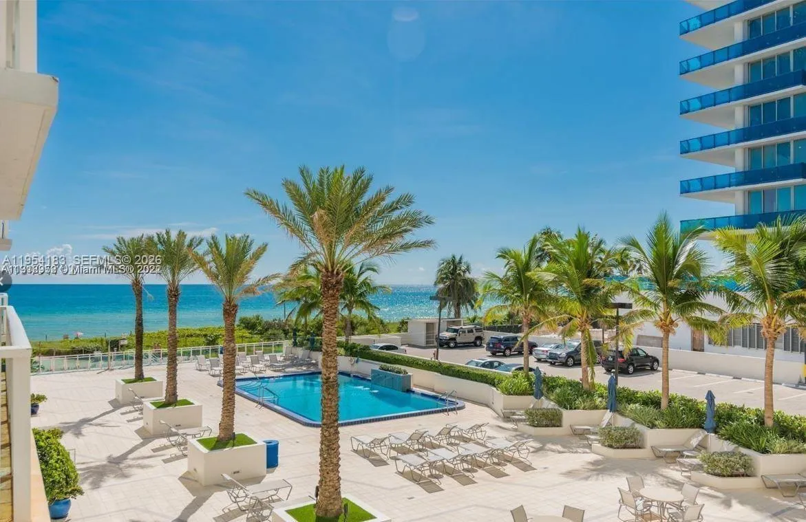 Foto de propiedad en 6917 Collins Avenue 1206, Miami Beach, FL 33141 Miami Beach con MLS# 