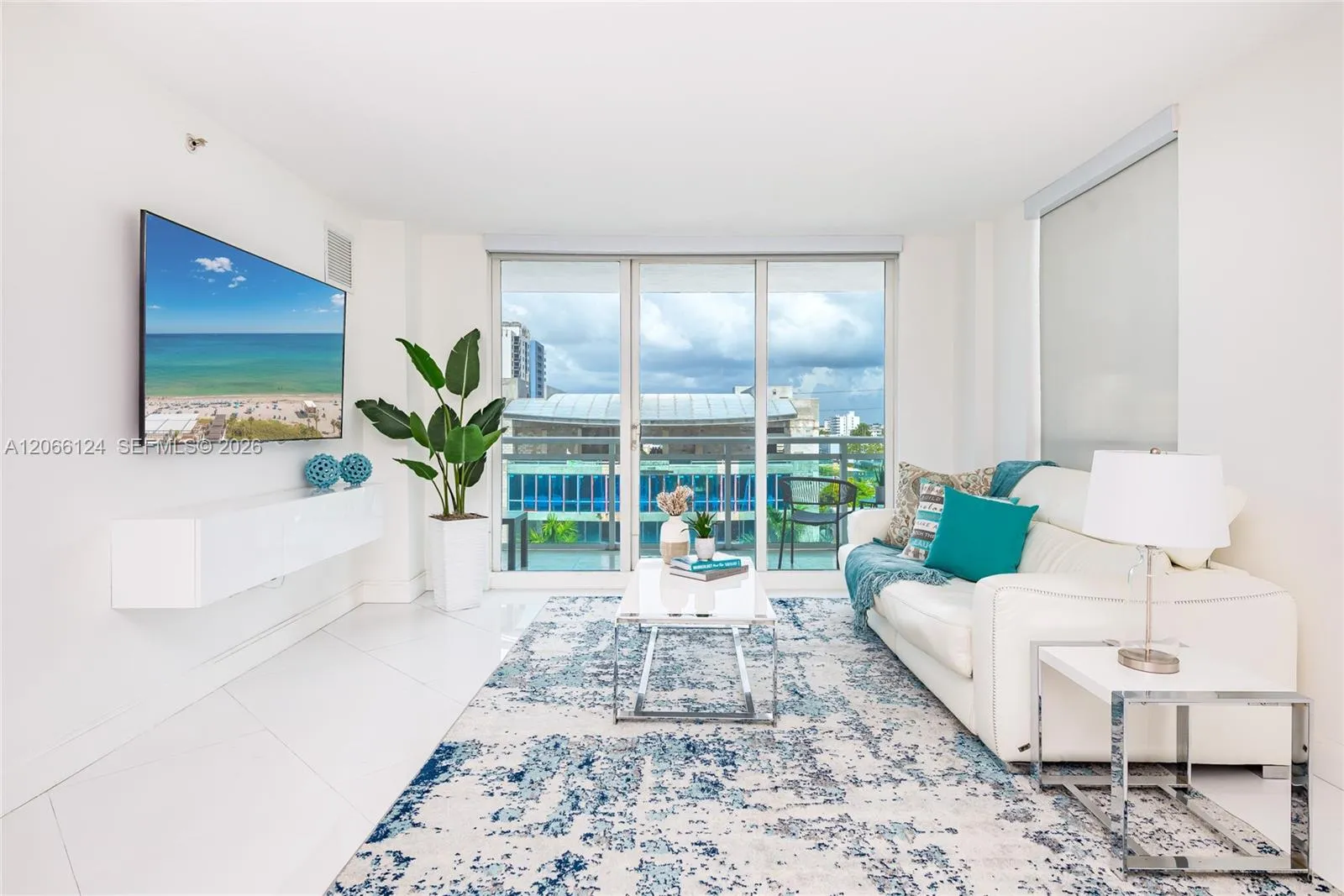 Foto de propiedad en 6917 Collins Avenue 720, Miami Beach, FL 33141 Miami Beach con MLS# 