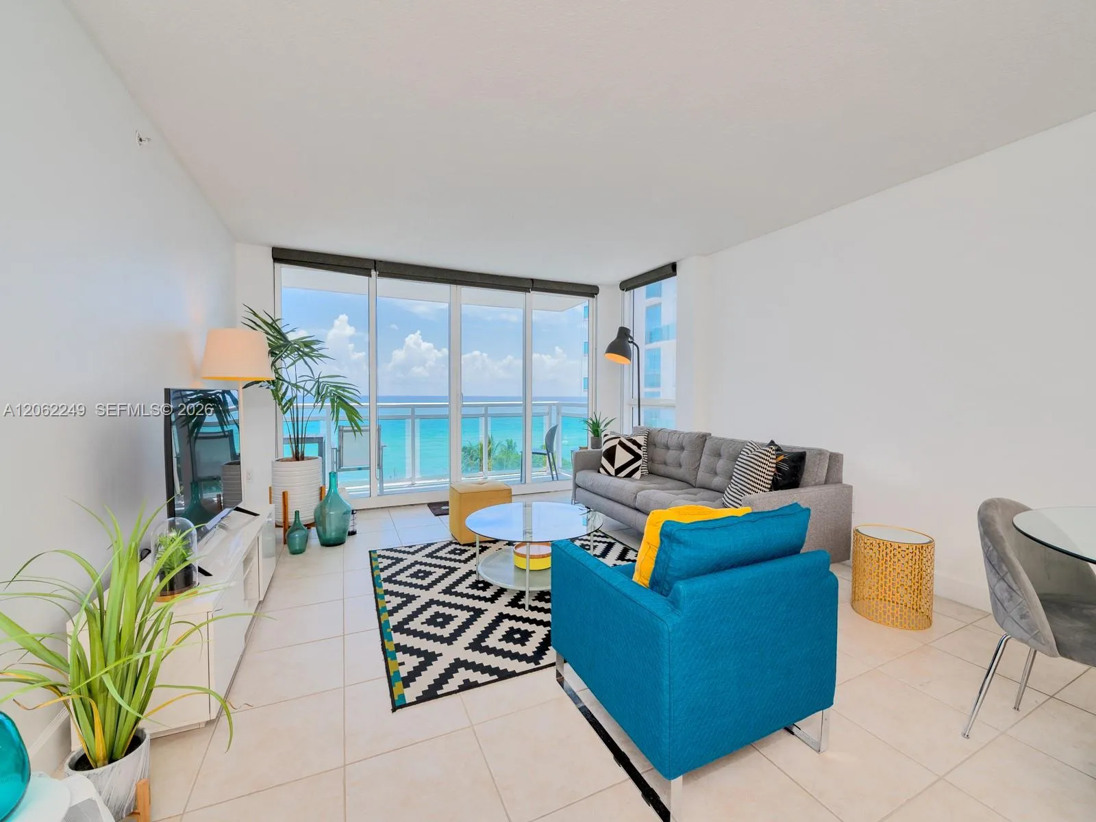 Foto de propiedad en 6917 Collins Avenue 815, Miami Beach, FL 33141 Miami Beach con MLS# 