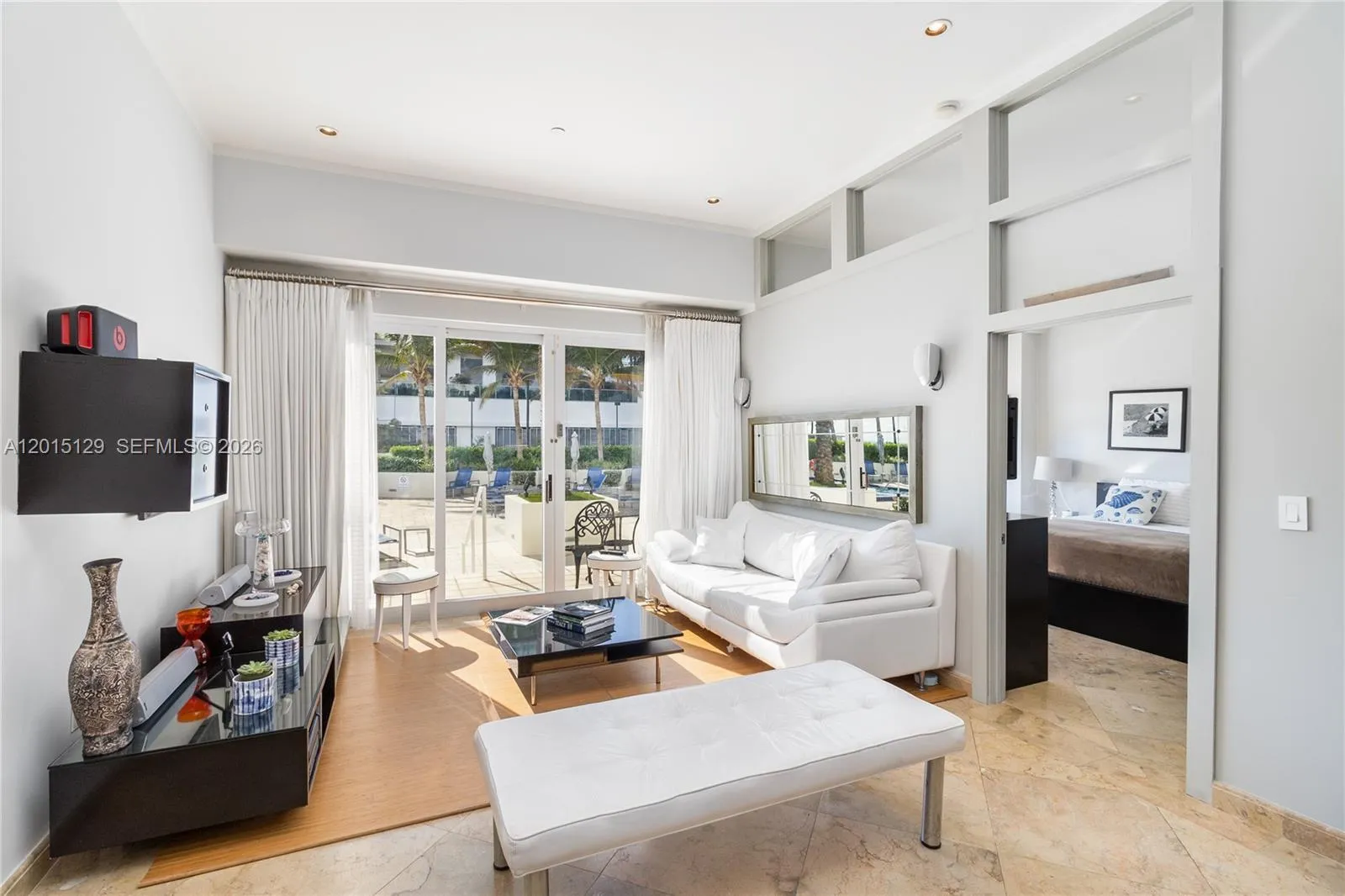 Foto de propiedad en 6917 Collins Avenue L-103, Miami Beach, FL 33141 Miami Beach con MLS# 