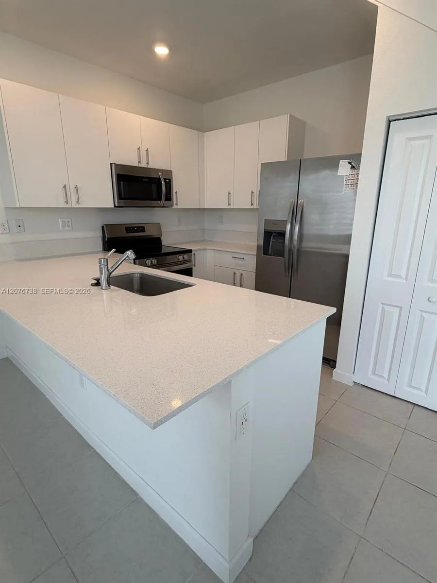 Foto de propiedad en 692 SE 13th Court, Homestead, FL 33034 Homestead con MLS# 
