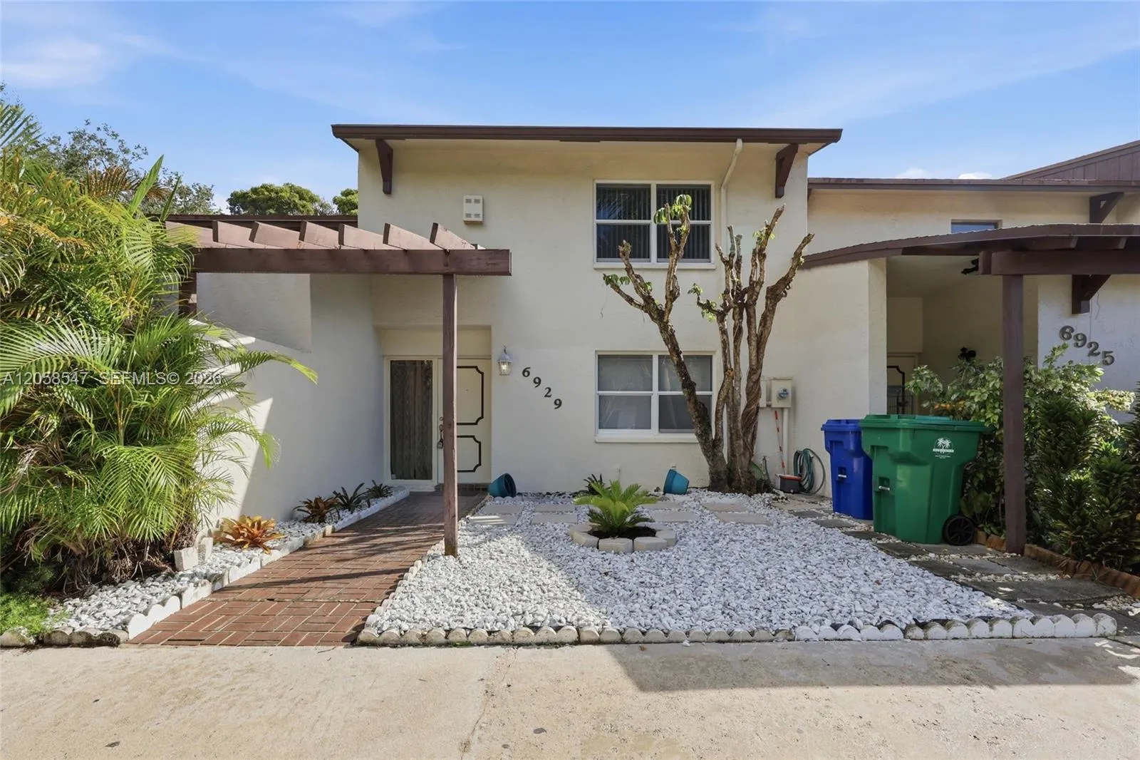 Foto de propiedad en 6929 SW 38th Street 2-L, Miramar, FL 33023 Miramar con MLS# 