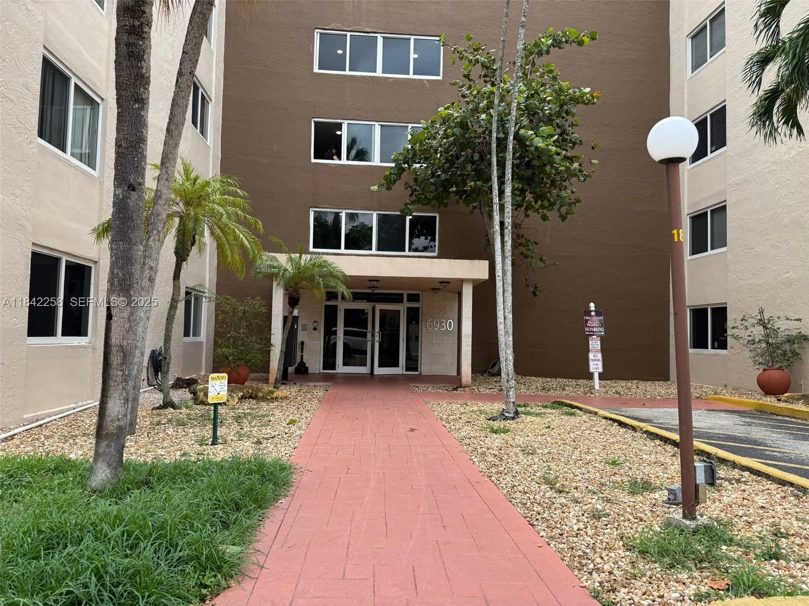 Foto de propiedad en 6930 Miami Gardens Drive 1-217A, Hialeah, FL 33015 Hialeah con MLS# 