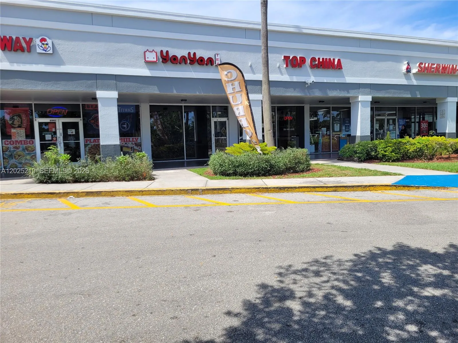 Foto de propiedad en 6935 Taft, Hollywood, FL 33125 Hollywood con MLS# 