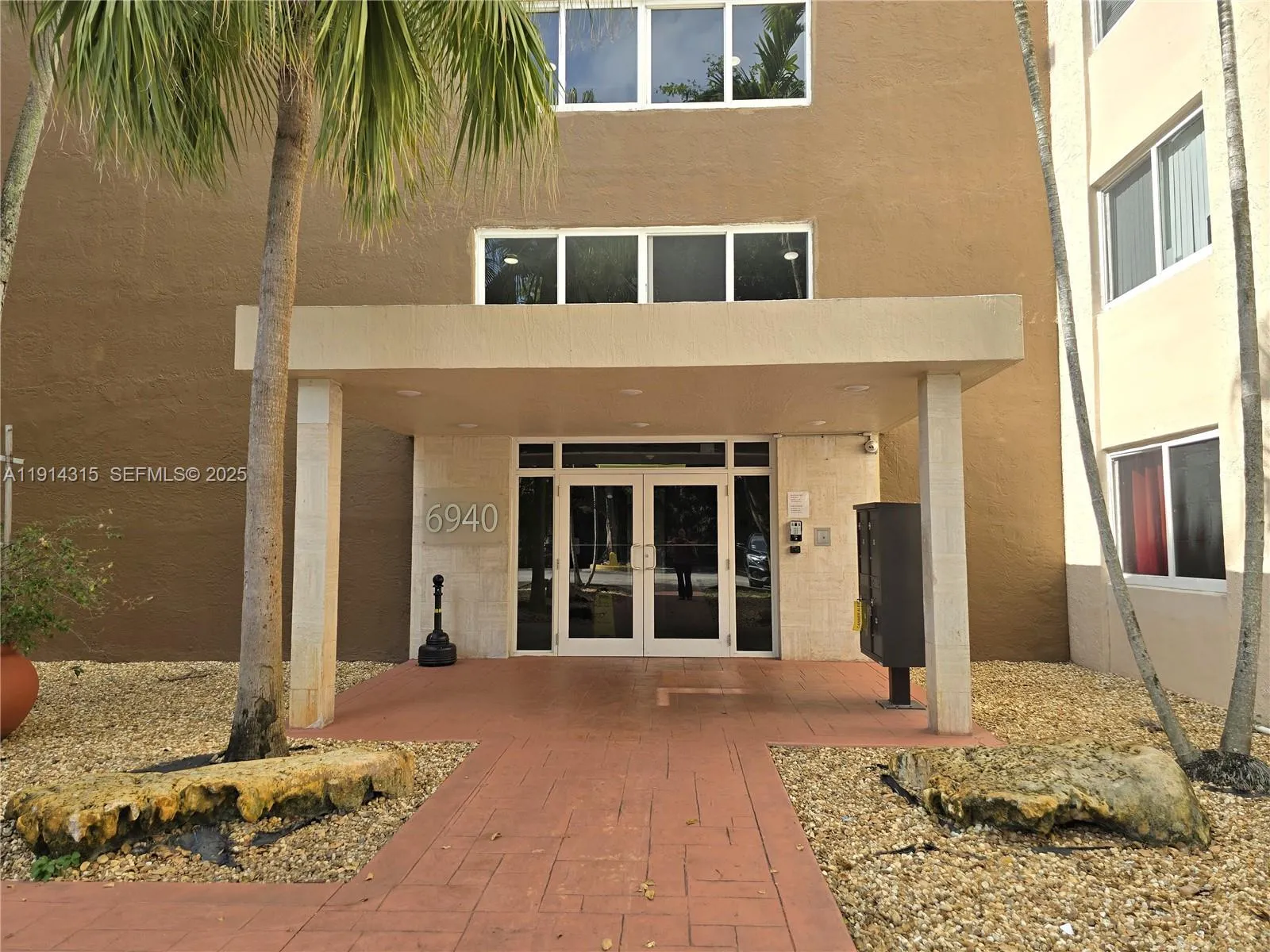 Foto de propiedad en 6940 Miami Gardens Drive 1-319, Hialeah, FL 33015 Hialeah con MLS# 