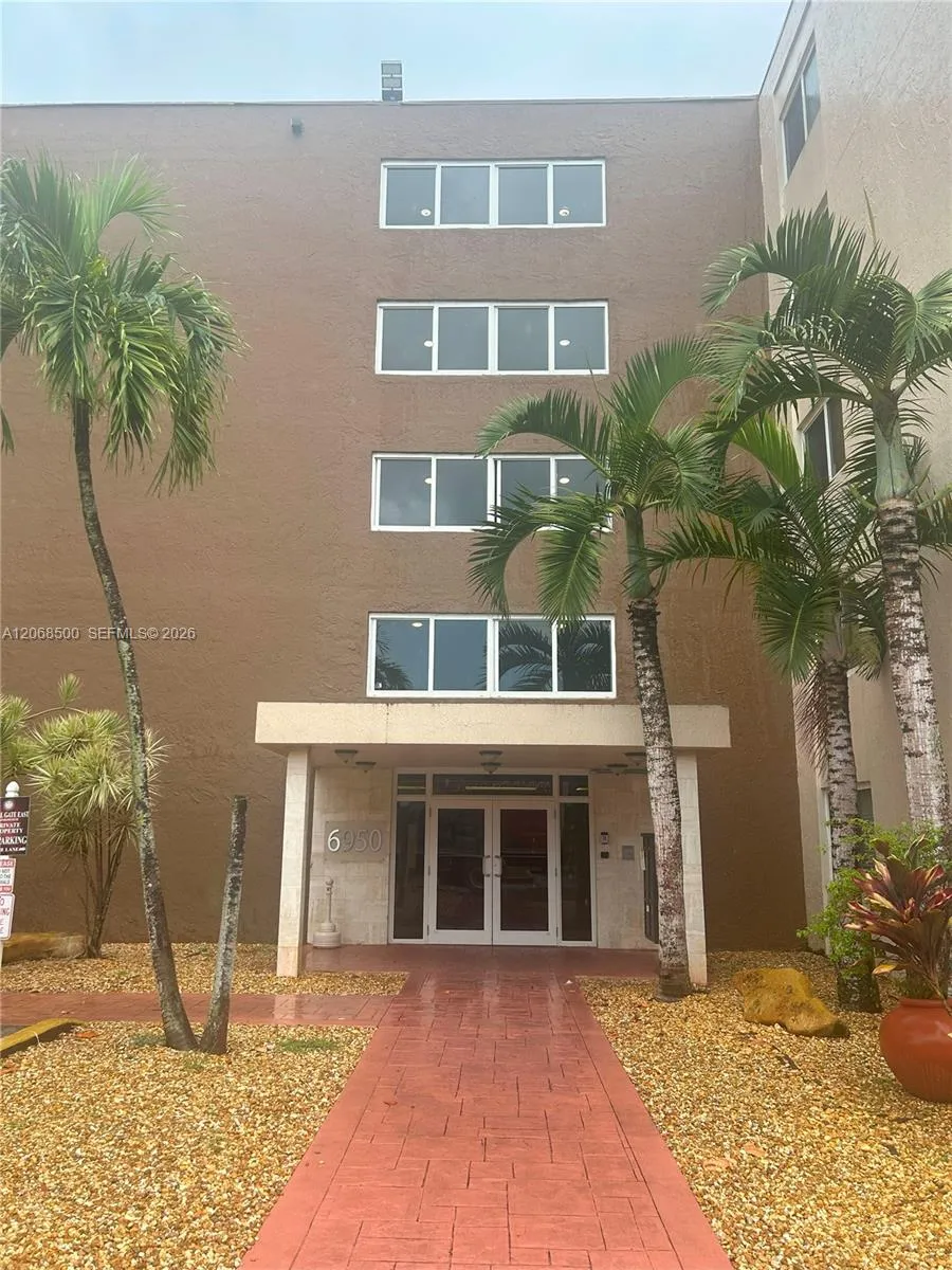 En Renta 6950 Miami Gardens Drive 2-117A, Hialeah, FL 33015, Hialeah, FL 33015