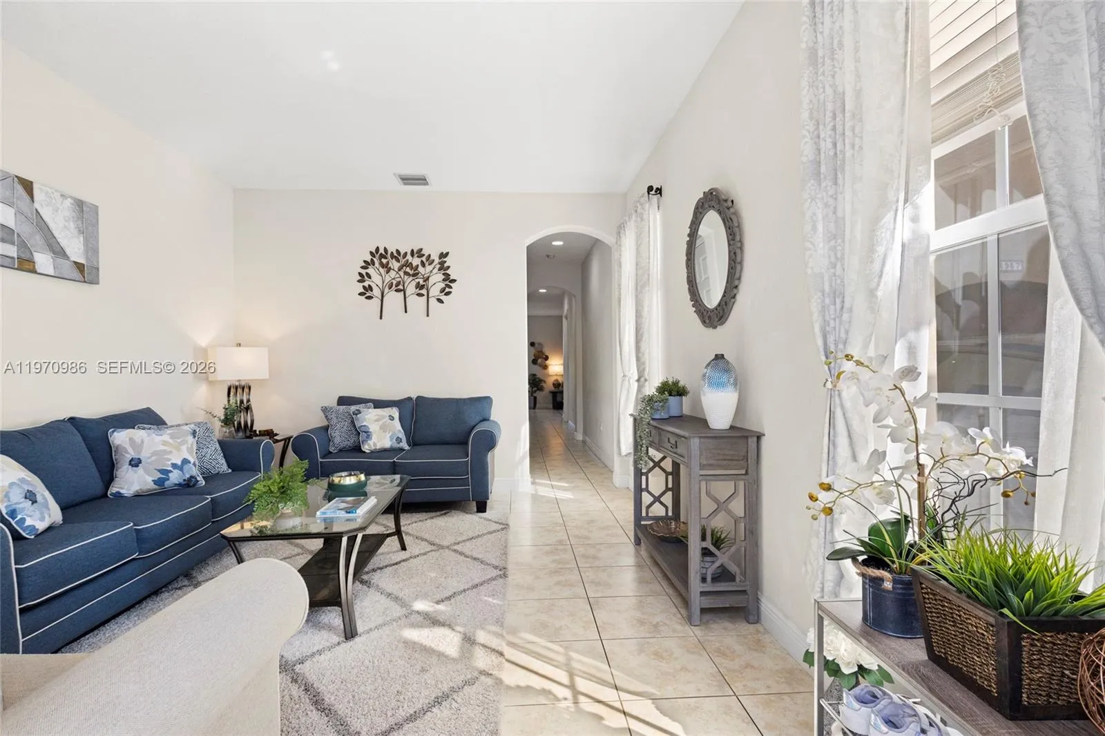 Foto de propiedad en 6959 Julia Gardens Drive, Coconut Creek, FL 33073 Coconut Creek con MLS# 