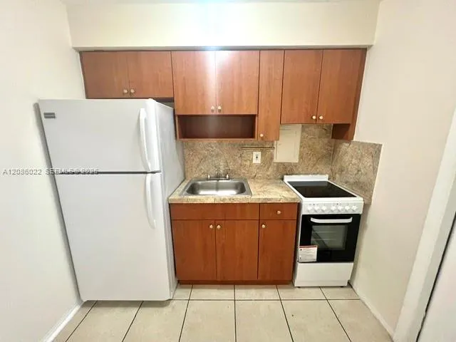 En Renta 696 NE 85th Street 2, Miami, FL 33138, Miami, FL 33138