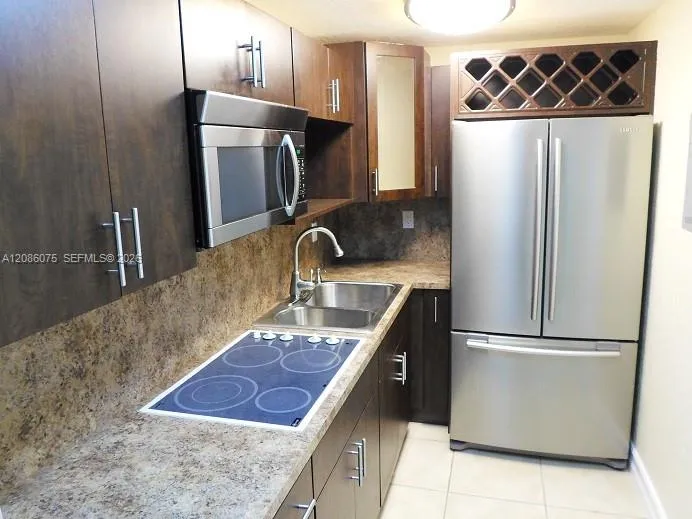 En Venta 6960 Miami Gardens Drive 2-530A, Hialeah, FL 33015, Hialeah, FL 33015