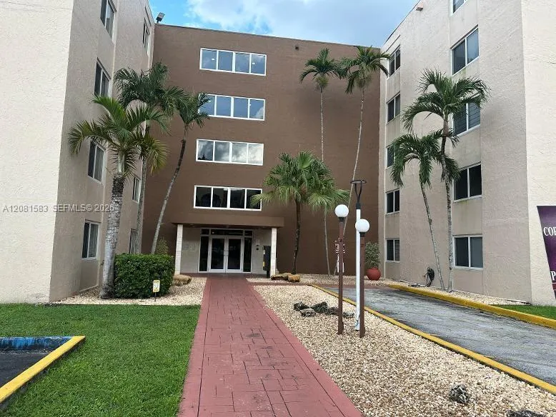 En Renta 6960 NW 186th Street 2-131, Hialeah, FL 33015, Hialeah, FL 33015