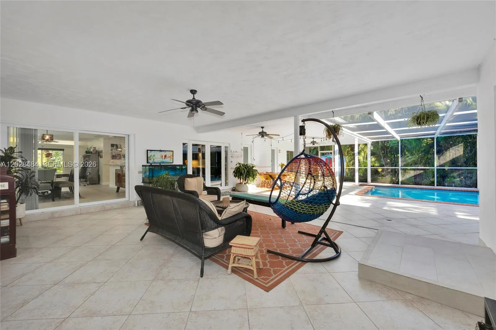 Foto de propiedad en 6970 SW 124th Street, Pinecrest, FL 33156 Pinecrest con MLS# 