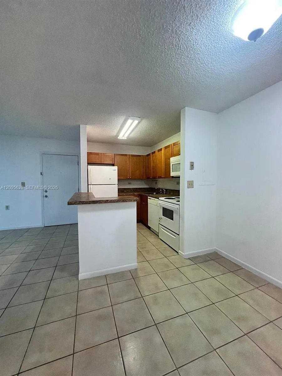 En Renta 6975 NW 179th Street 202, Hialeah, FL 33015, Hialeah, FL 33015