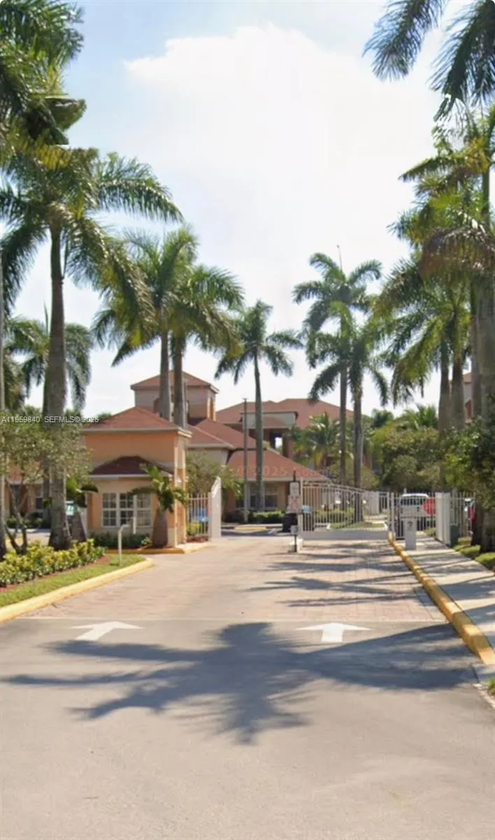 Vendido 6976 SW 39th Street G106, Davie, FL 33314, Davie, FL 33314
