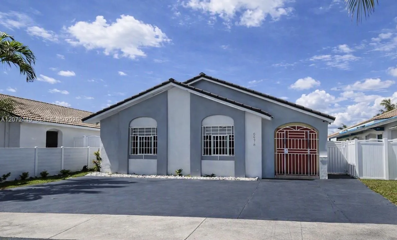 En Renta 6978 W 25th Avenue, Hialeah, FL 33016, Hialeah, FL 33016