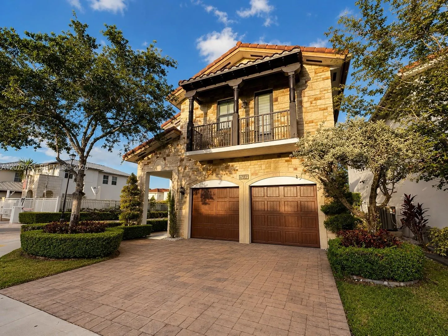 Foto de propiedad en 6989 NW 104th Court, Doral, FL 33178 Doral con MLS# 