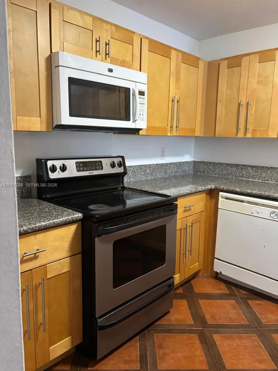 Foto de propiedad en 6990 NW 186th Street 4-515, Hialeah, FL 33015 Hialeah con MLS# 