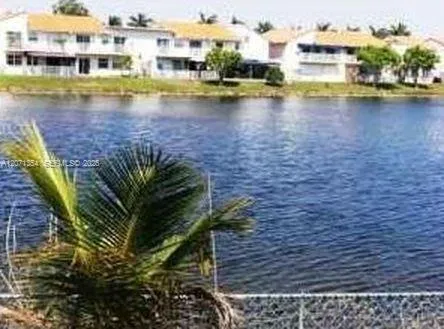 Foto de propiedad en 6991 NW 169th Terrace, Miami Lakes, FL 33015 Miami Lakes con MLS# 