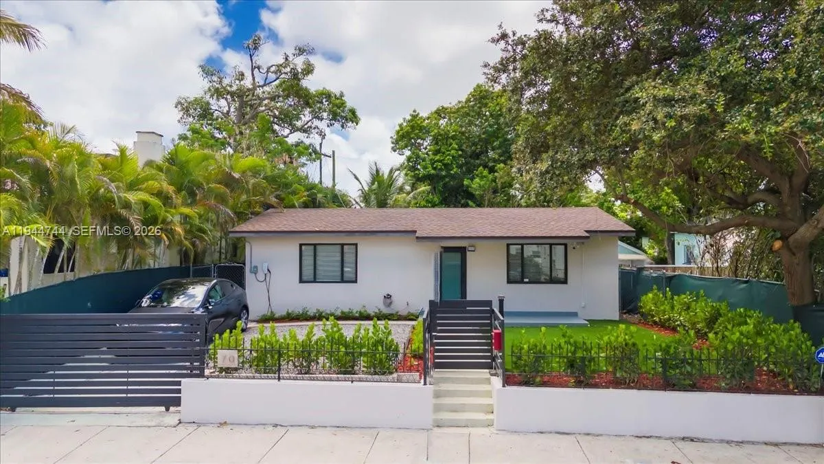 Foto de propiedad en 70 NW 47th Terrace, Miami, FL 33127 Miami con MLS# 