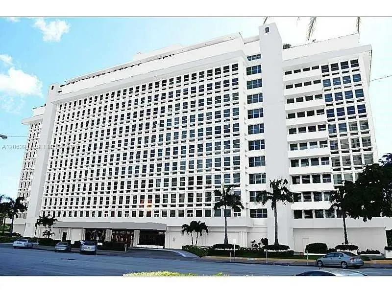 Foto de propiedad en 700 Biltmore Way 215, Coral Gables, FL 33134 Coral Gables con MLS# 