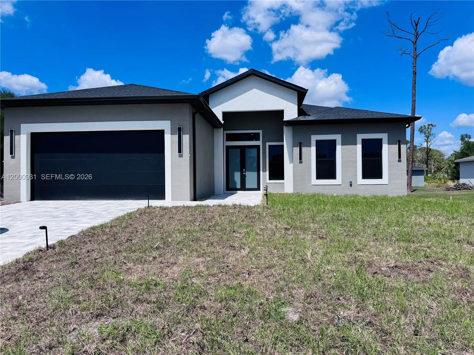 Foto de propiedad en 700 Biscayne Drive, Port Charlotte, FL 33953 Port Charlotte con MLS# 