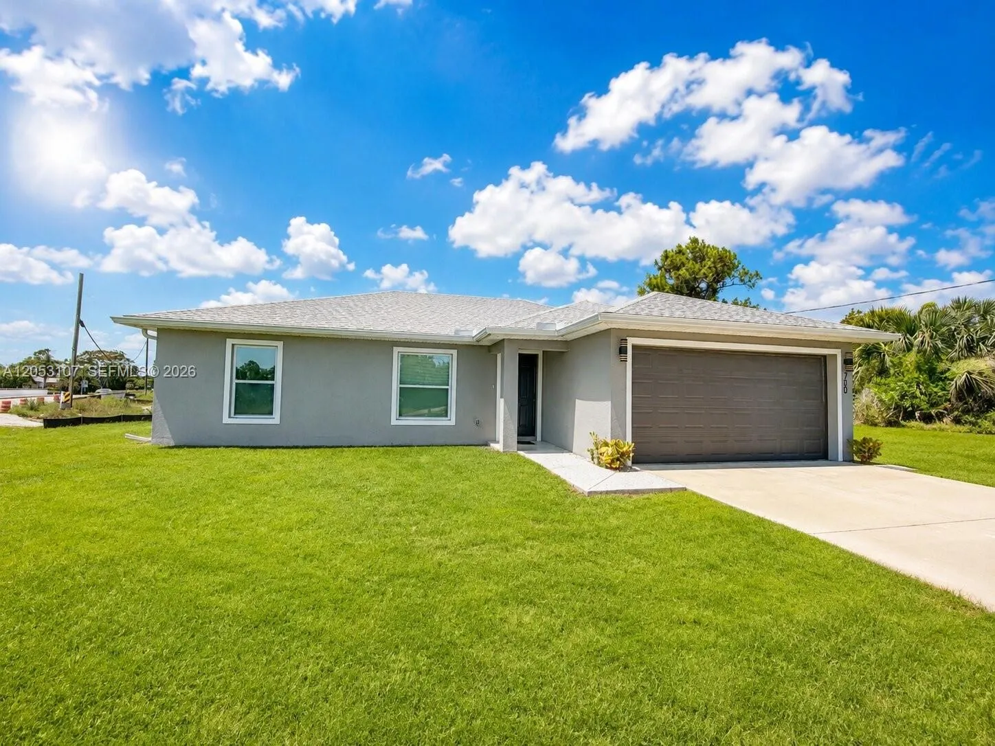 Foto de propiedad en 700 Connecticut Ln, Lehigh Acres, FL 33936 Lehigh Acres con MLS# 