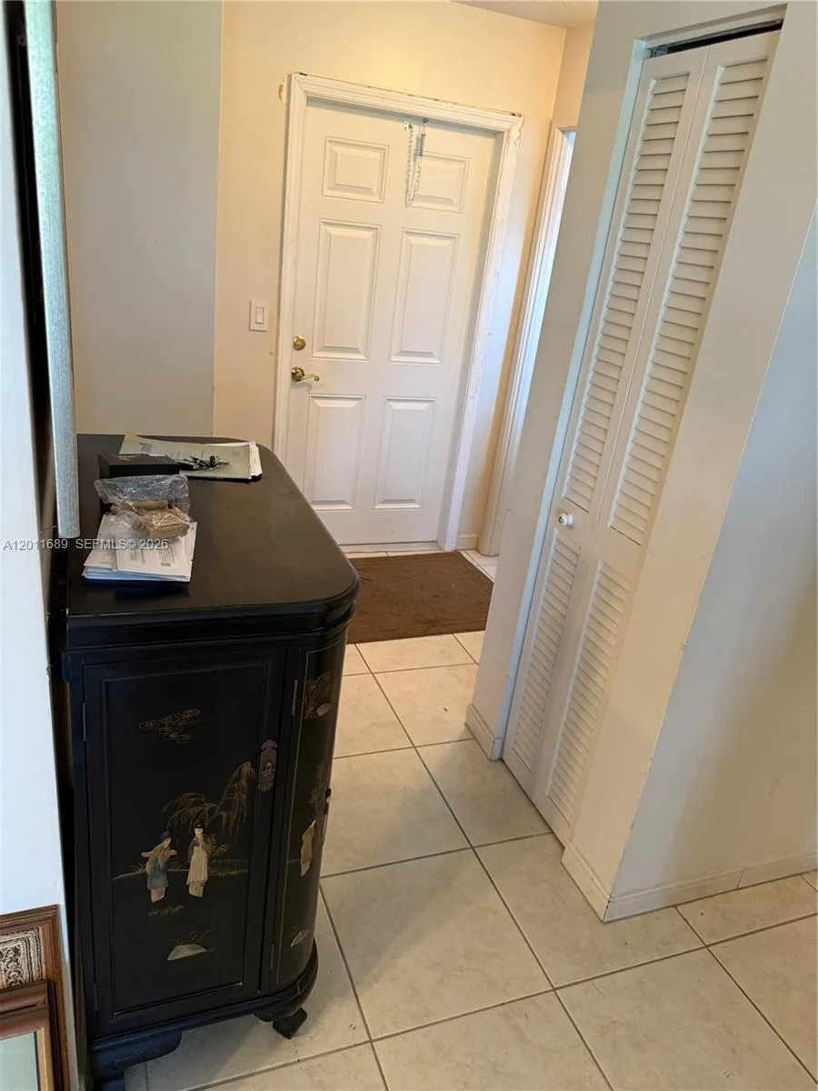 Vendido 700 NE 14th Avenue 409, Hallandale Beach, FL 33009, Hallandale Beach, FL 33009
