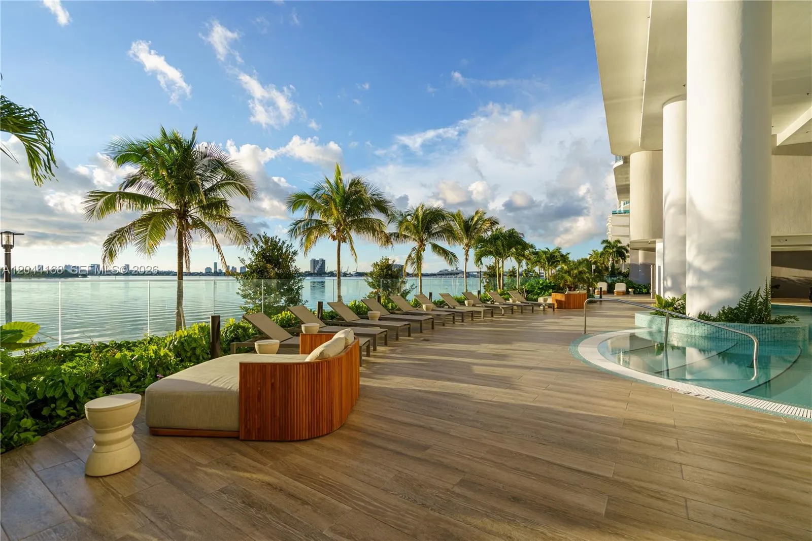 Foto de propiedad en 700 NE 24rd Street 2304, Miami, FL 33137 Miami con MLS# 