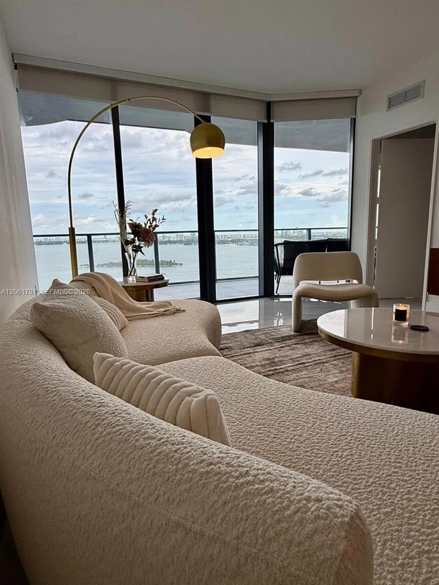 Foto de propiedad en 700 NE 24th Street 2205, Miami, FL 33137 Miami con MLS# 