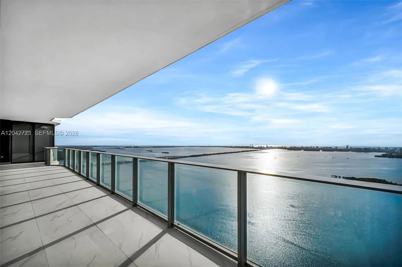 Foto de propiedad en 700 NE 24th Street 4702, Miami, FL 33137 Miami con MLS# 