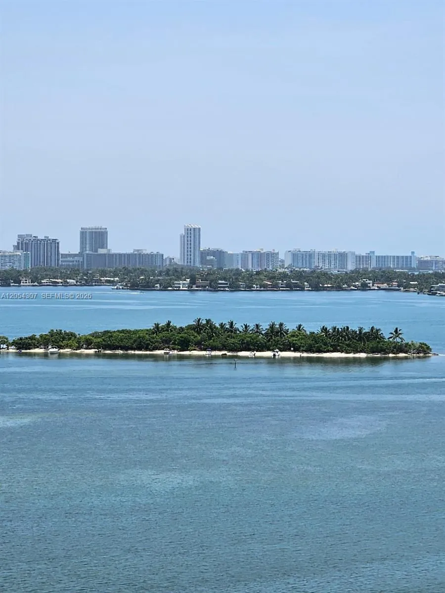 Foto de propiedad en 700 NE 26 1104, Miami, FL 33137 Miami con MLS#
