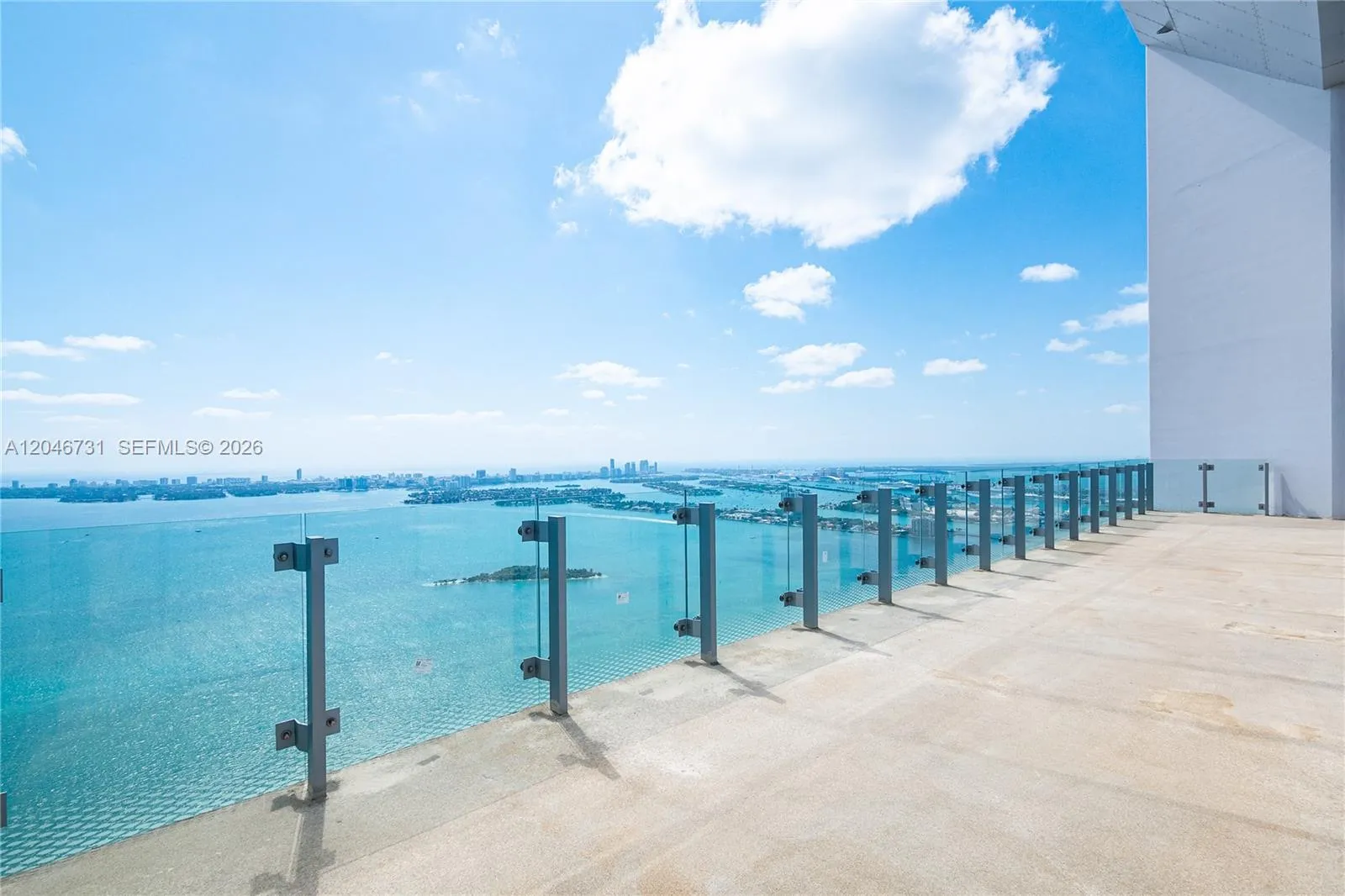 Foto de propiedad en 700 NE 26th Terrace PH-02, Miami, FL 33137 Miami con MLS# 