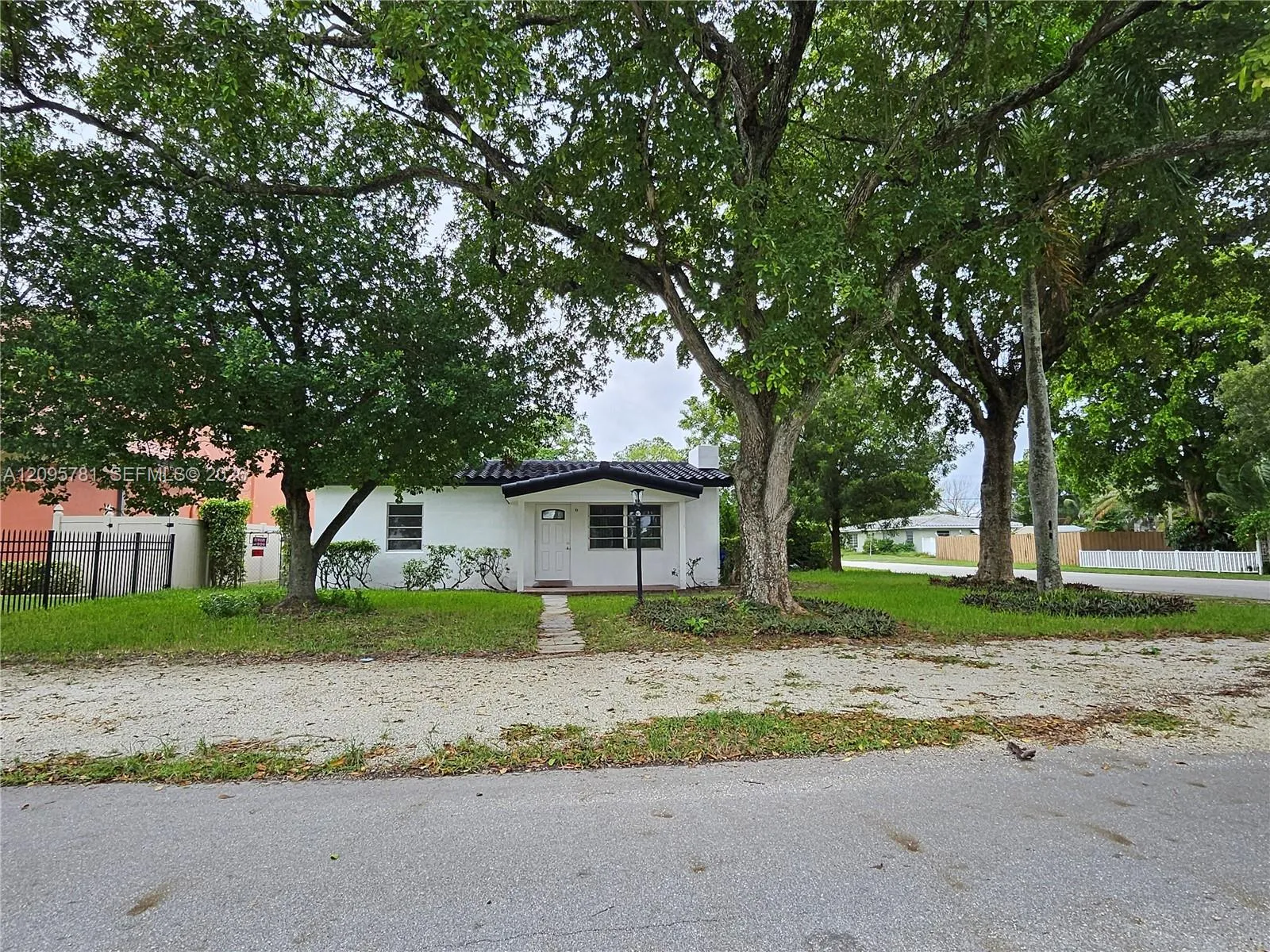 En Venta 700 NE 7th Street, Pompano Beach, FL 33060, Pompano Beach, FL 33060