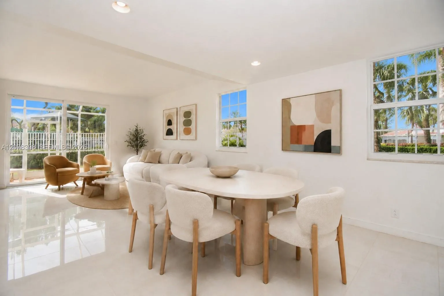 Foto de propiedad en 700 Sorrento Drive, Weston, FL 33326 Weston con MLS# 