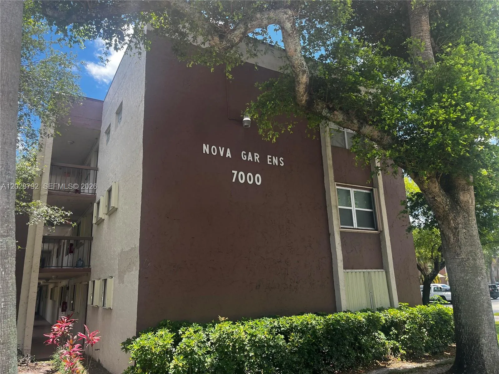 Foto de propiedad en 7000 Nova Drive 103E, Davie, FL 33317 Davie con MLS# 