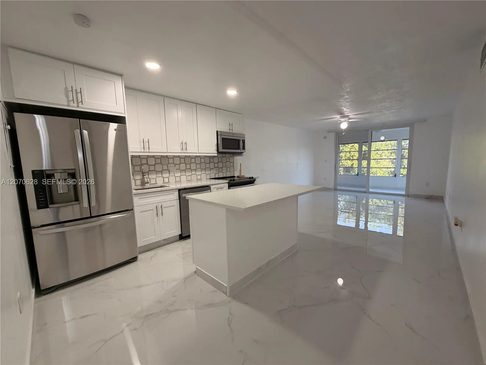 Foto de propiedad en 7000 NW 17th Street 320, Plantation, FL 33313 Plantation con MLS# 